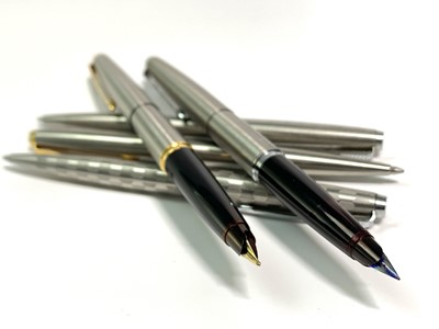 Lot 1102 - Five Parker 45 pens