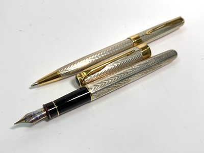 Lot 1109 - A Parker Sonnet silver Fougere fountain pen...