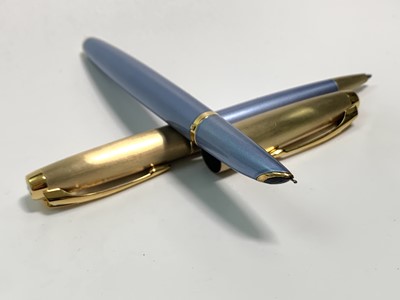 Lot 1116 - A Parker 100 Diamond Blue fountain pen date...