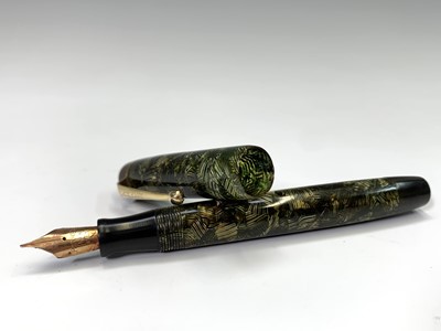 Lot 1128 - A Parker Victory green button fill fountain...