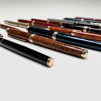 Lot 1129 - A collection of 17 Colibri pens