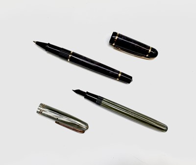 Lot 1150 - A Parker 503 striated pearl fountain pen with...