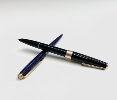 Lot 1153 - A Parker 17 black fountain pen with gold trim...