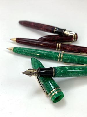 Lot 1163 - A Sheaffer red Balance fountain pen with 18ct...