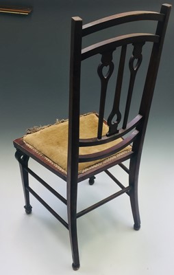 Lot 3173 - An Art & Crafts side chair, verticle splats...