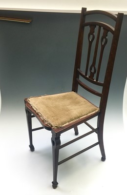 Lot 3173 - An Art & Crafts side chair, verticle splats...