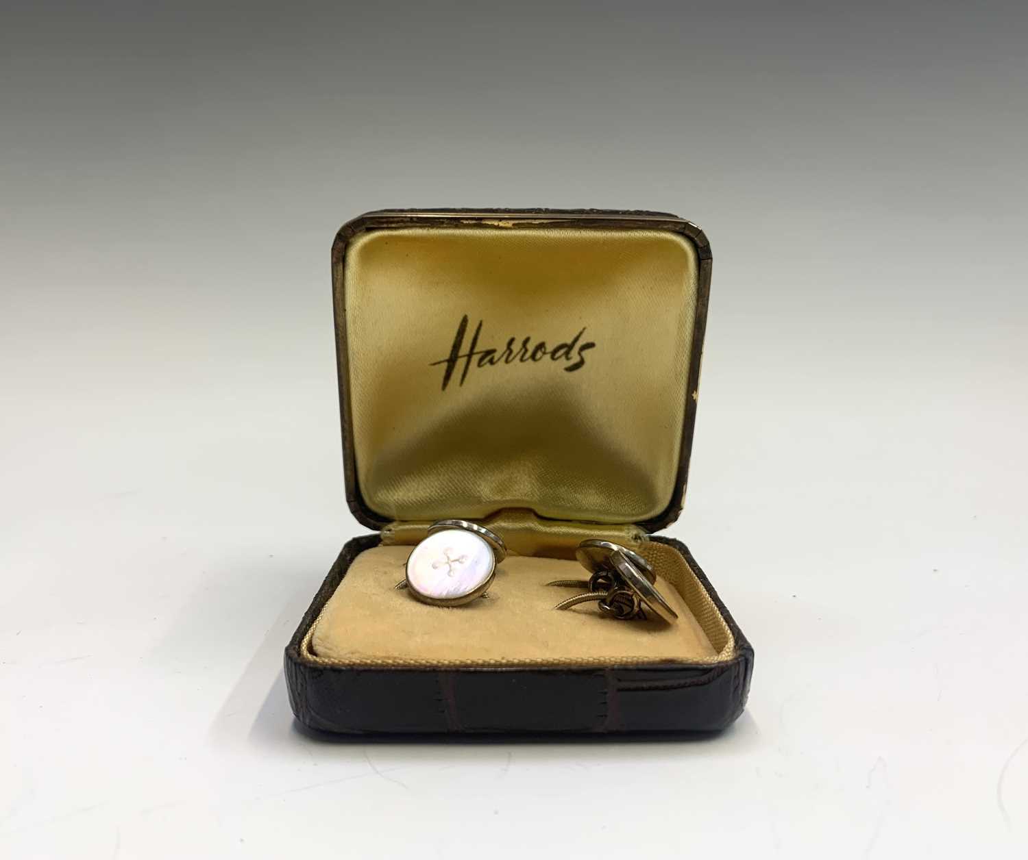 Lot 98 - A pair of mother of pearl cuff links in...