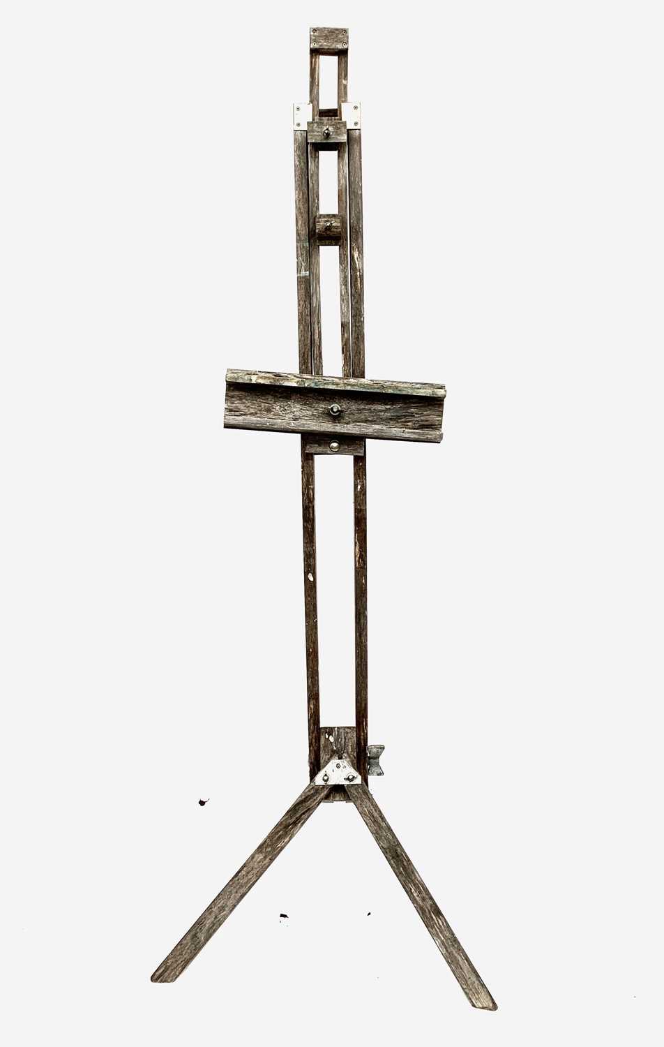 Lot 387 - A Windsor and Newton artist's easel.