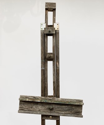 Lot 387 - A Windsor and Newton artist's easel.