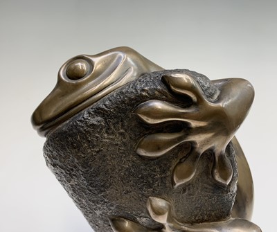 Lot 110 - Lawrence MURLEY Lizard Cold cast bronze Dated...