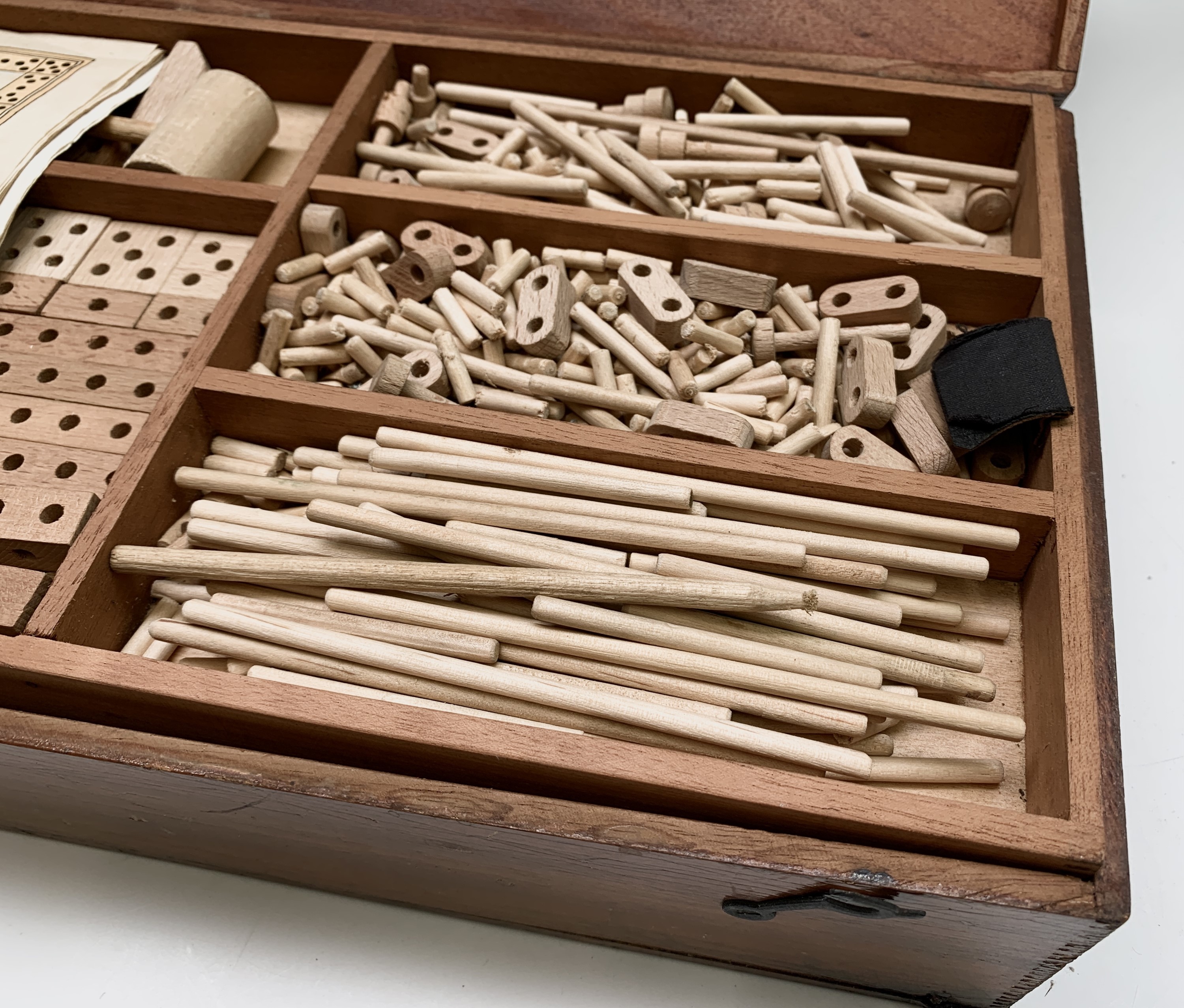 Lot 781 - A Picabrix De Luxe No. 3 wooden cased set by