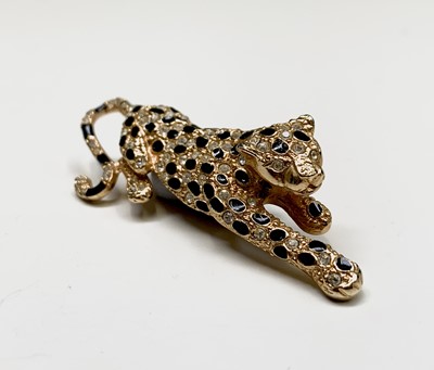 Lot 304 - A panther necklace, a panther brooch and pair...