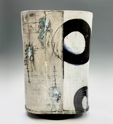 Lot 1014 - Sam HALL (1967) Large ceramic vessel with...