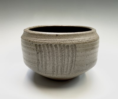 Lot 1001 - Richard JENKINS Stoneware bowl with incised...