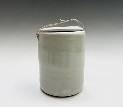 Lot 1013 - Byron TEMPLE (1933-2002) Lidded Jar Porcelain...