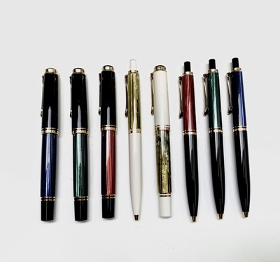 Lot 1193 - Pelikan Souveran M400. Four sets of fountain...