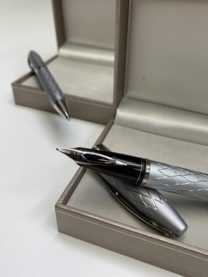 Lot 1217 - Sheaffer Legacy 2 Emperor's silver fountain...