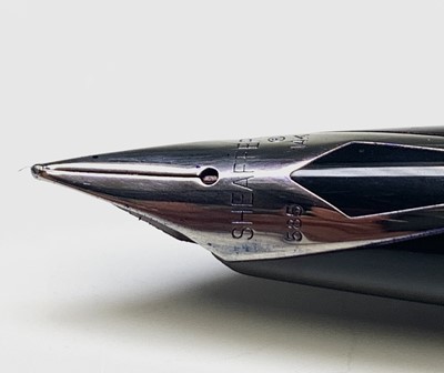 Lot 1227 - A Sheaffer Valor burgundy fountain pen with...