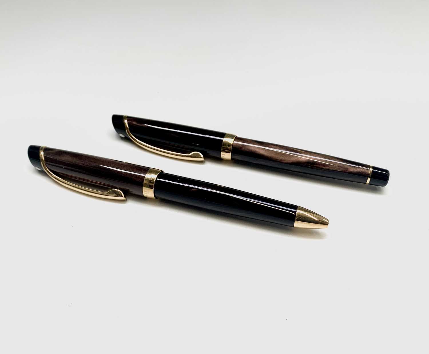 Lot 1228 - A Sheaffer Valor brown fountain pen with gold...