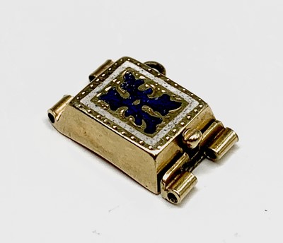Lot 218 - An enamelled gold clasp 2.8gm 10 X 16MM