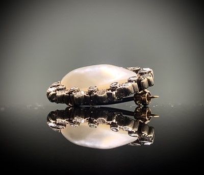 Lot 326 - A Belle Epoch oval blister pearl brooch with a...