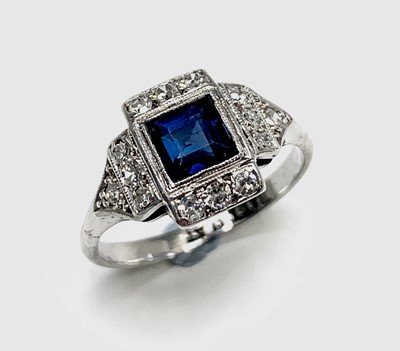 Lot 90 - An Art Deco 18ct white gold and platinum ring...