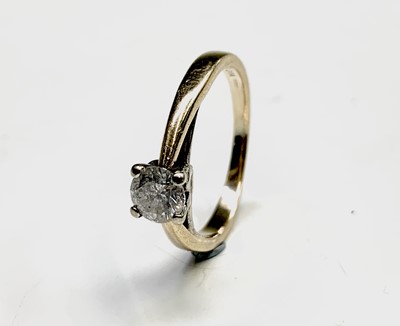 Lot 415 - A solitaire diamond ring, the stone of...