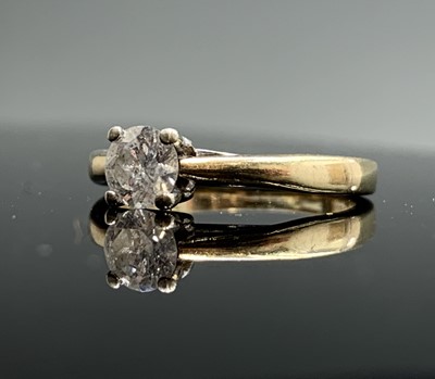 Lot 29 - A solitaire diamond ring, the stone of...