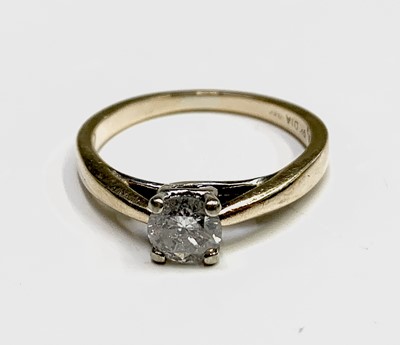 Lot 415 - A solitaire diamond ring, the stone of...