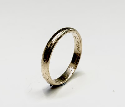 Lot 169 - A 9ct gold band 2.2gm