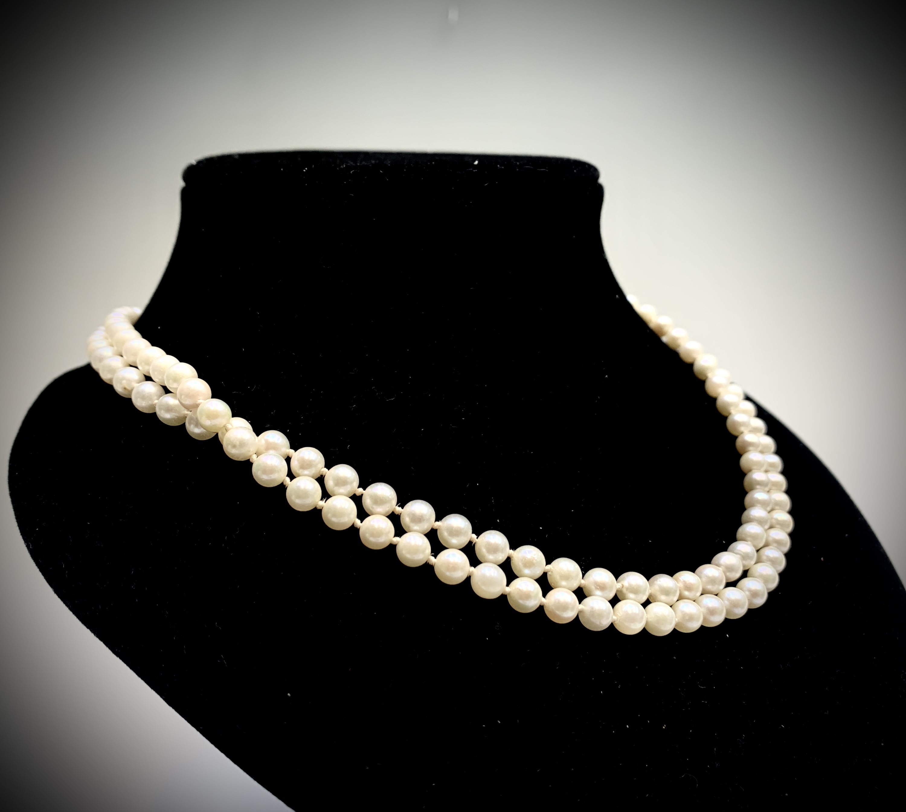 Lot 73 A doublestrand pearl necklace with 14ct