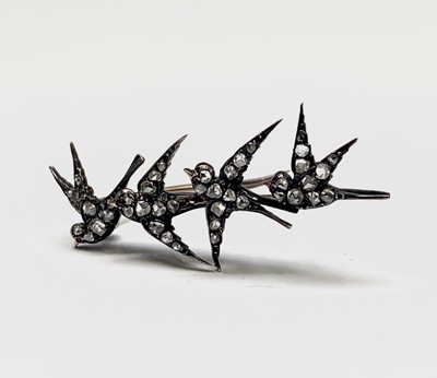 Lot 292 - A Victorian diamond set brooch with four...