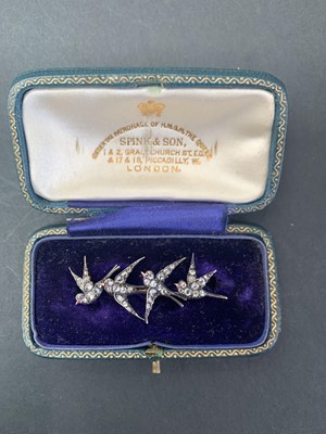 Lot 292 - A Victorian diamond set brooch with four...