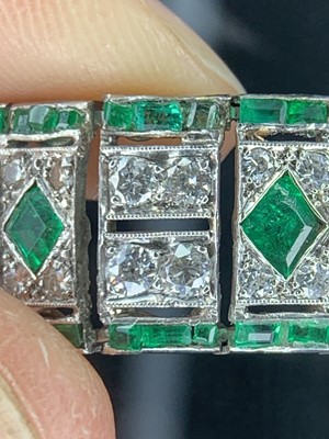 Lot 366 - A tasteful yet opulent 1920s French 18ct white...