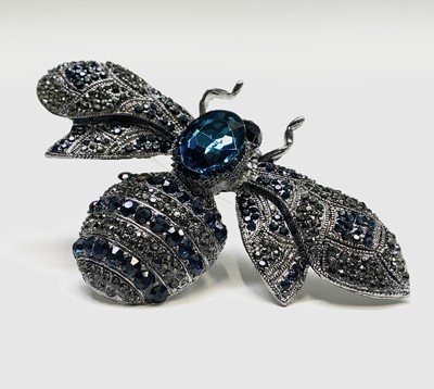 Lot 117 - A kitch costume jewellery bumblebee brooch set...
