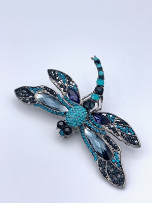 Lot 352 - A kitch costume jewellery dragonfly brooch set...