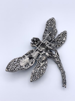 Lot 352 - A kitch costume jewellery dragonfly brooch set...