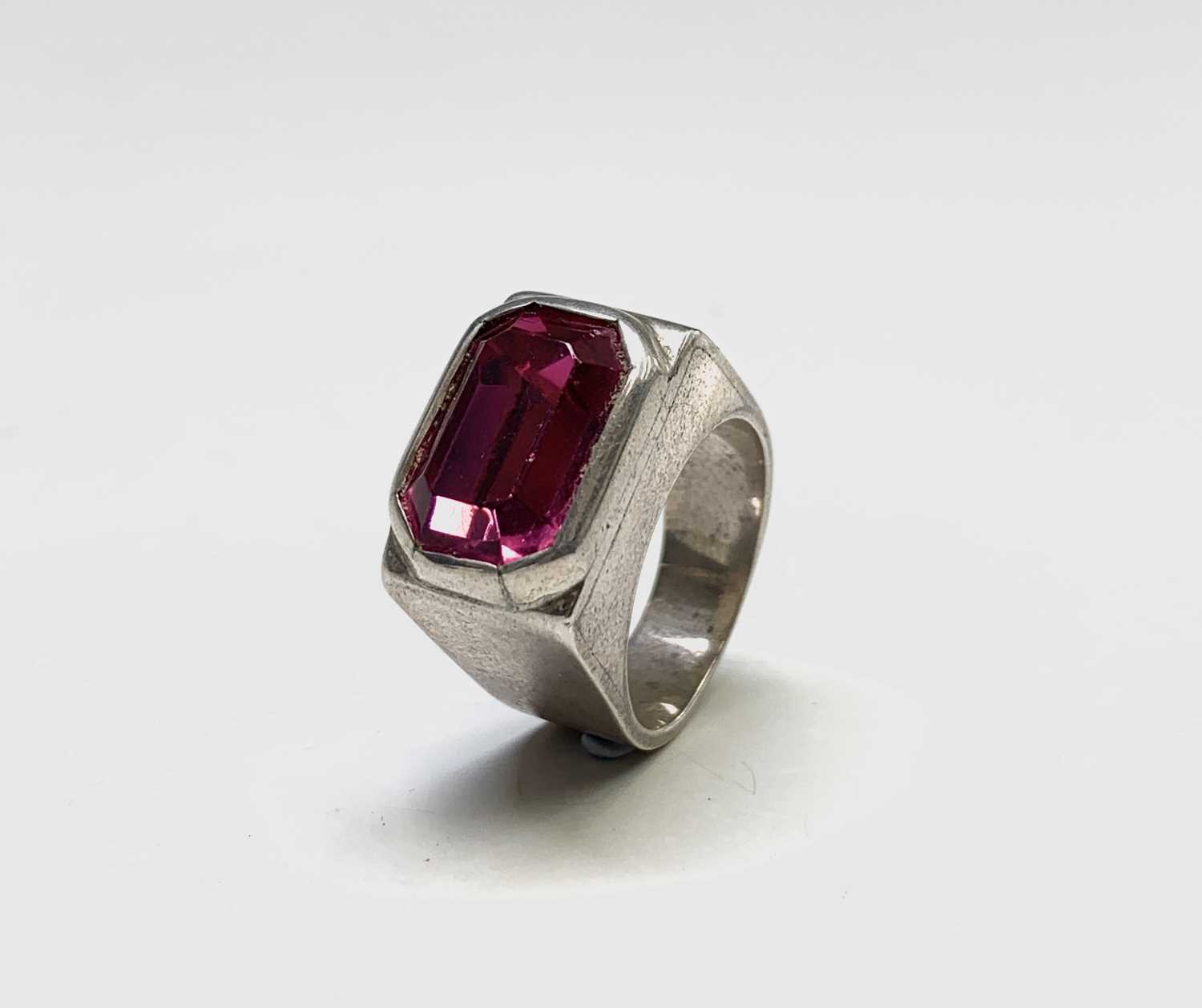 Lot 44 - A signet style silver ring set a fuchsia pink...