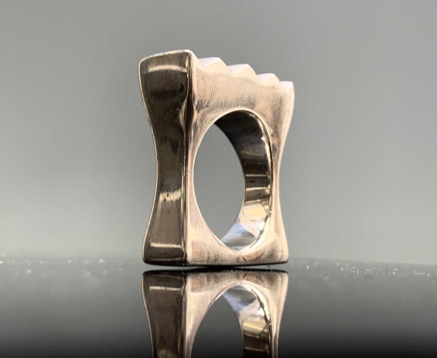 Lot 188 - A modern chunky silver ring of rectangular...