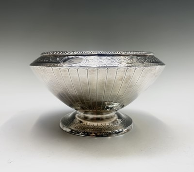 Lot 1054 - A handsome 'Barnards' silver bon-bon bowl, the...
