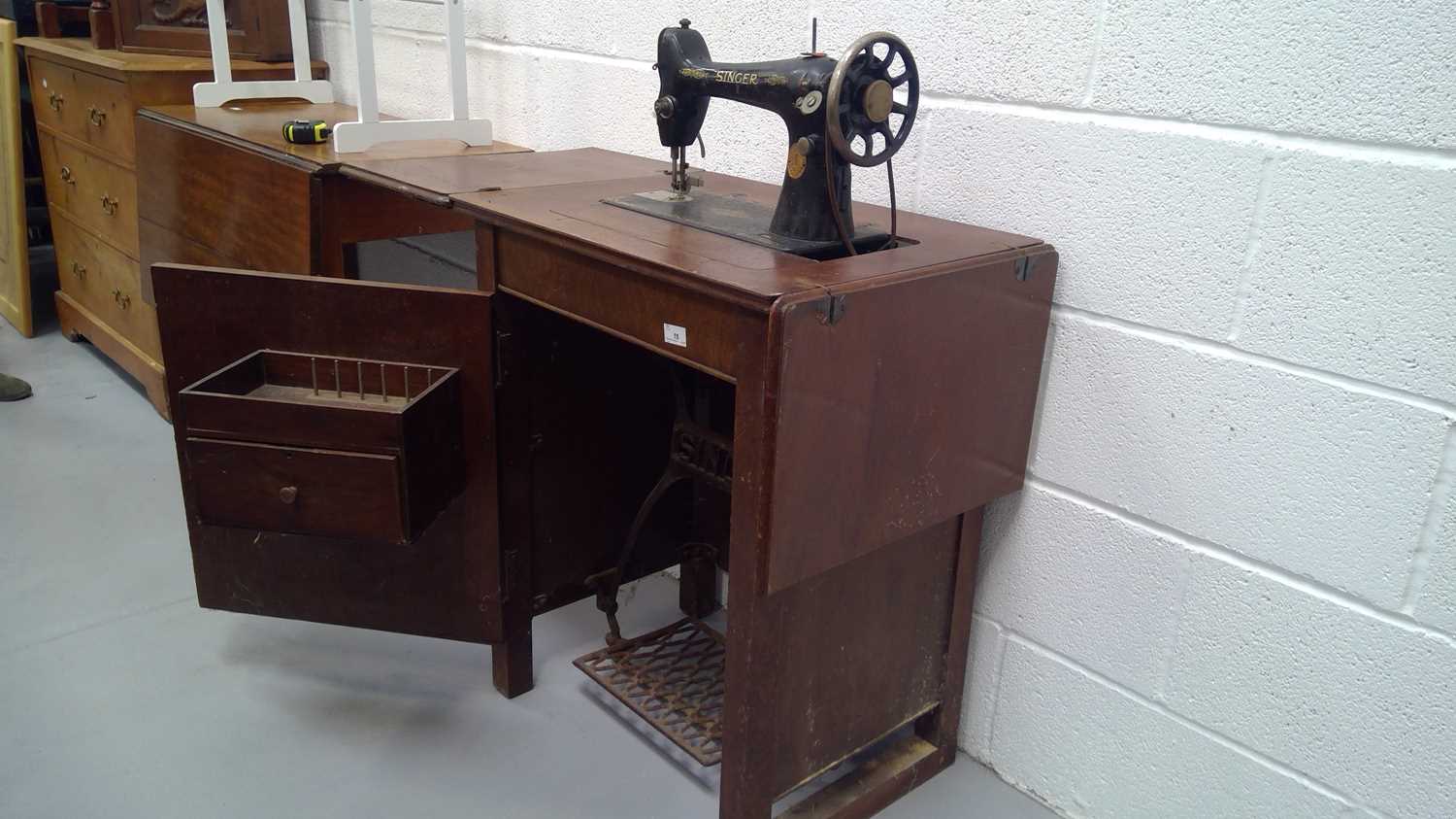 Lot 15 - Singer sewing machine and table, cast iron frame