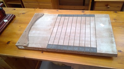 Lot 39 - Vintage shovehalfpenny  board