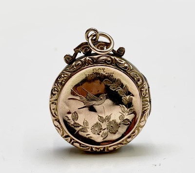 Lot 143 - A 9ct gold bird chased locket and two 9ct gold...