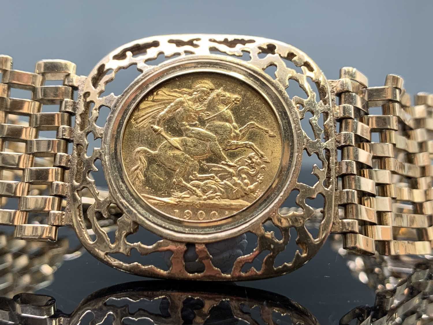 Lot 178 - A late Victorian full sovereign mounted in a...