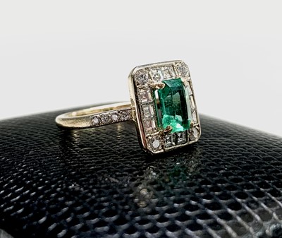 Lot 112 - An emerald and diamond ring the principal...