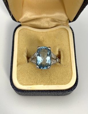Lot 261 - A white gold aquamarine (of over 4ct) and...