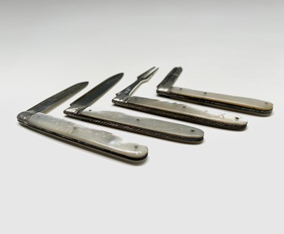 Lot 1067 - A Georgian silver folding fruit knife and...