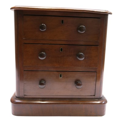 Lot 73 - A mahogany chest of drawers, of small...