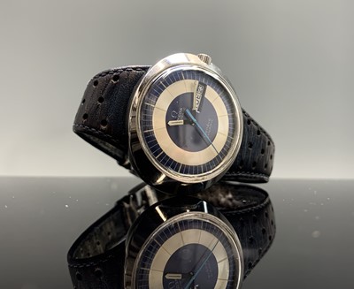 Lot 229 - An Omega Geneve Dynamic watch. Max width 42.2mm