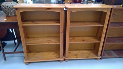 Lot 86 - A pair of pine open bookshelves. Height 95.5cm,...